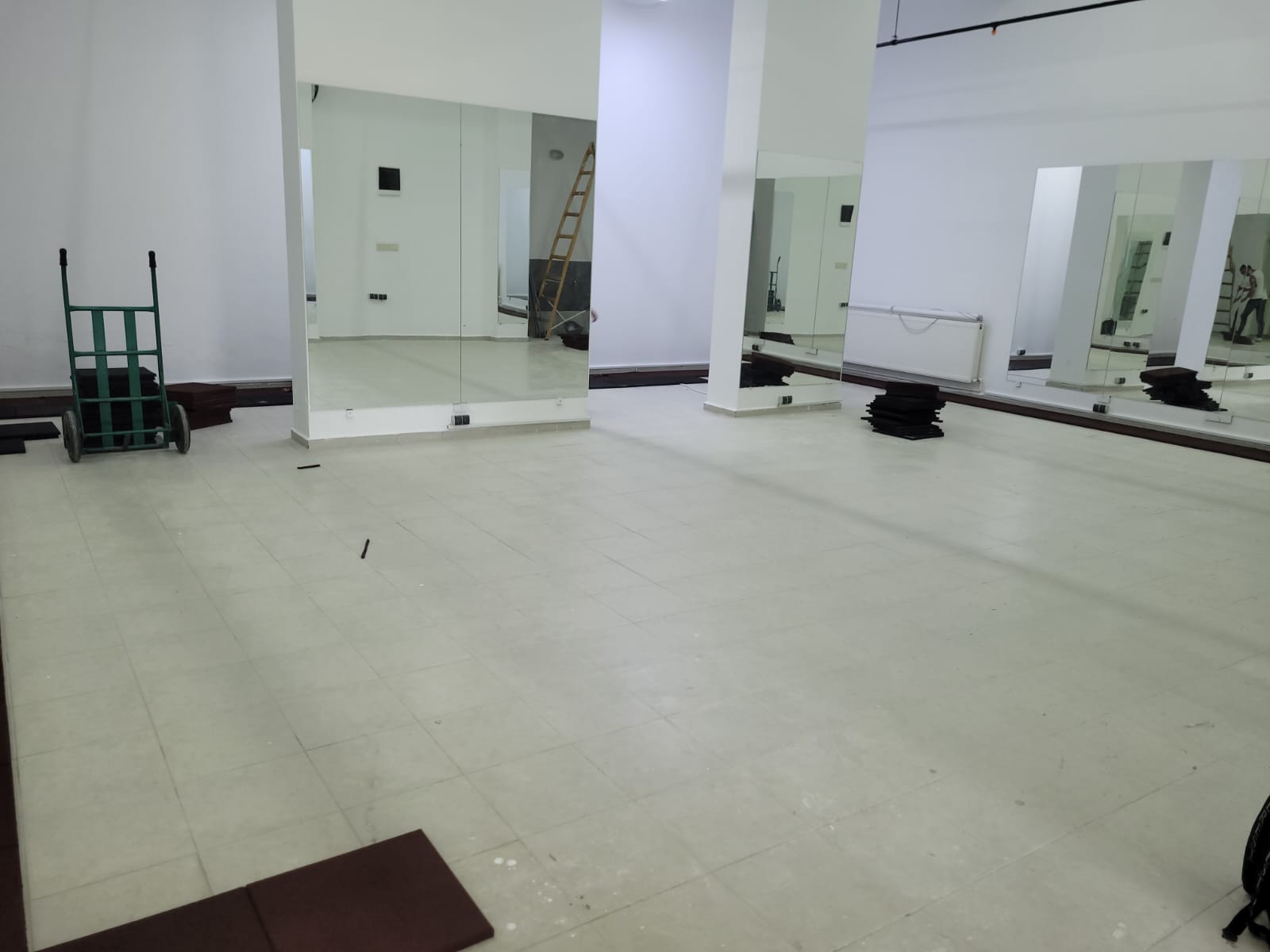 dasif-vista-sitesi-spor-salonu-siyah-karo-kauçuk-kaplama-3